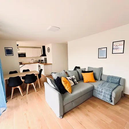 Apartment Grand Neuf Lumineux, Parking Gratuit, 10 Min Centre