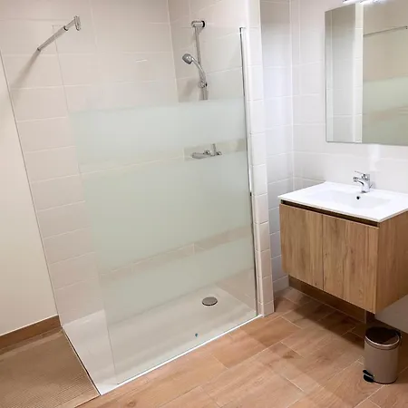 Grand Neuf Lumineux, Parking Gratuit, 10 Min Centre Appartement *